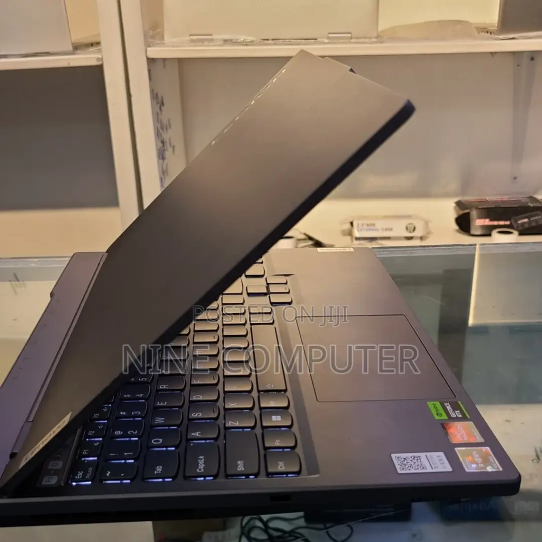 New Laptop Lenovo Legion 5 16GB AMD Ryzen 7 SSD 512GB