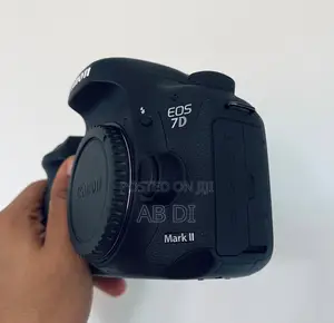 Canon 7d Mark 2 With Lens 18-135mm