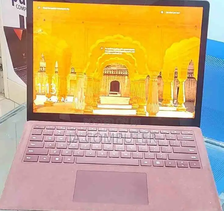 New Laptop Microsoft Surface 8GB Intel Core I5 SSD 256GB