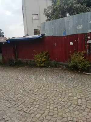 አስቸኳይ የሚሸጥ ቦታ ። ከካራ _ወሠን አስፓልት የያዘ፤ 377ካ.ሜ