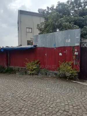 አስቸኳይ የሚሸጥ ቦታ ። ከካራ _ወሠን አስፓልት የያዘ፤ 377ካ.ሜ