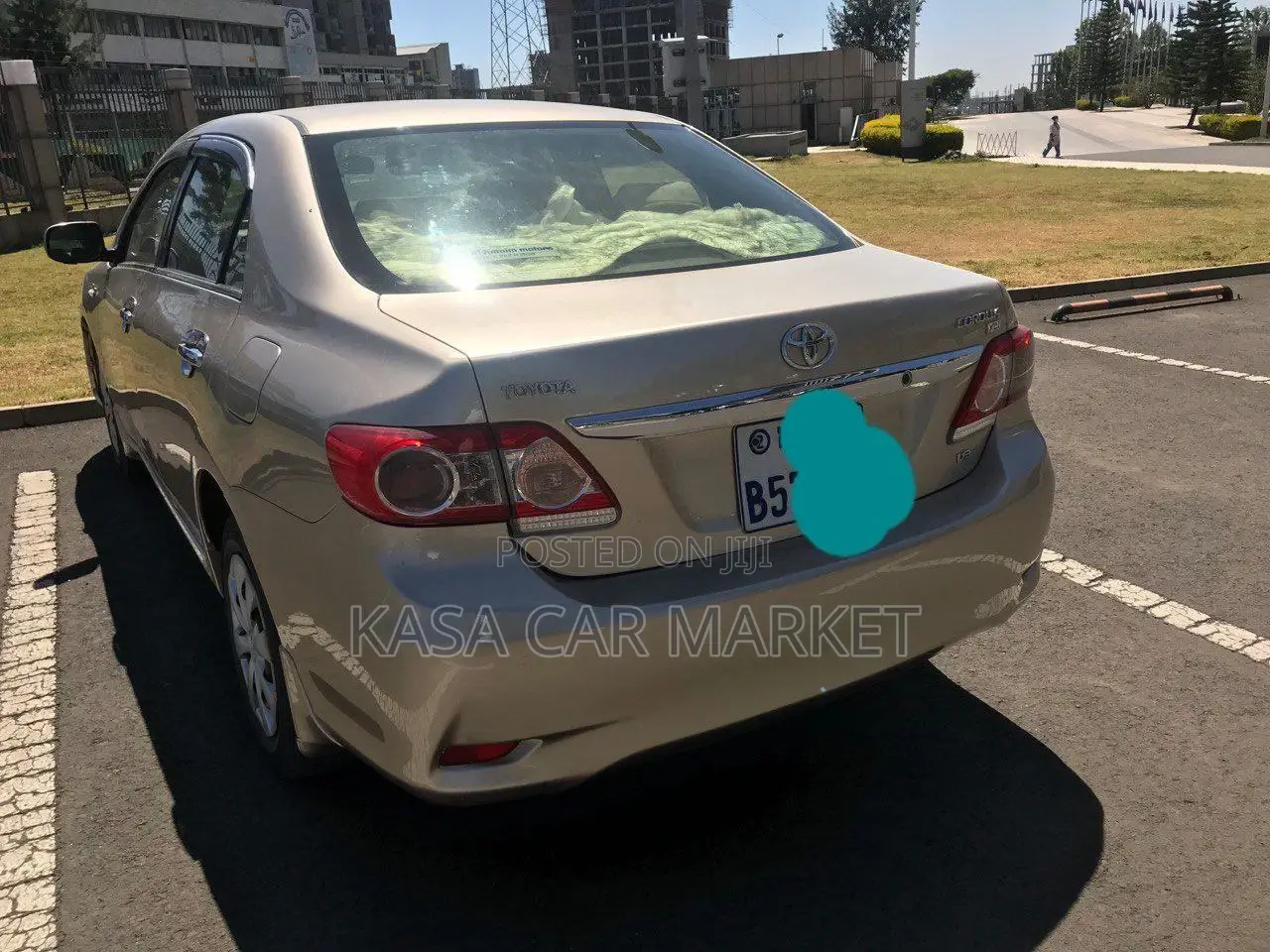 Toyota Corolla 2012 Gold