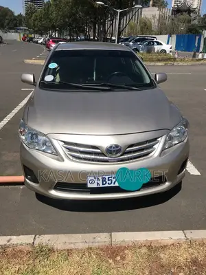 Photo - Toyota Corolla 2012 Gold