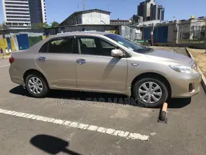 Toyota Corolla 2012 Gold