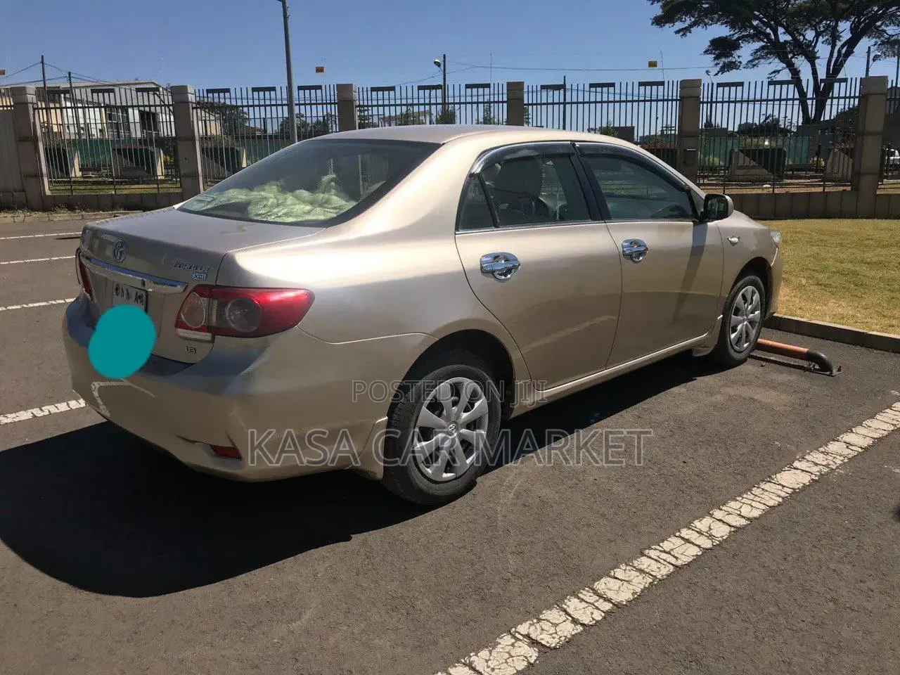 Toyota Corolla 2012 Gold