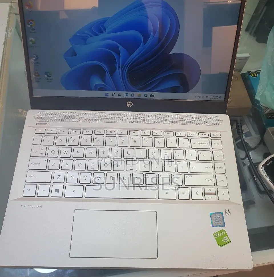 New Laptop HP Pavilion 15 8GB Intel Core I5 SSD 1.5T