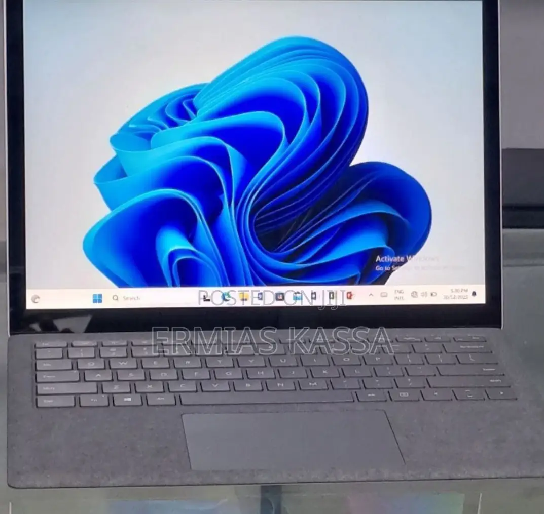 New Laptop Microsoft Surface 16GB Intel Core I7 SSD 256GB