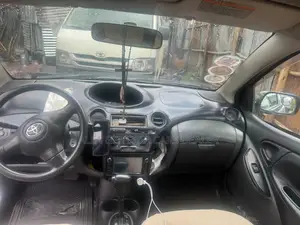 Photo - Toyota Vitz 2004 Silver