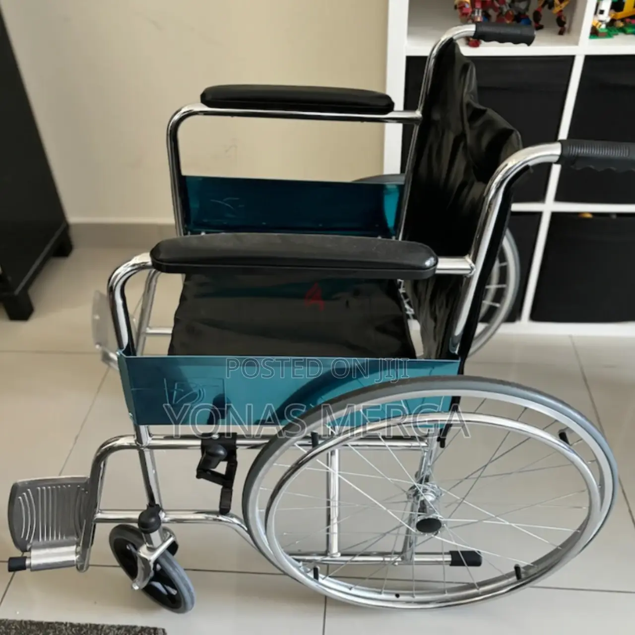Normal Wheelchair°ቦታ ማዪዝ¶Wheelchair=ጉዳት ላለበት:ለወዳጅ ዘመድ