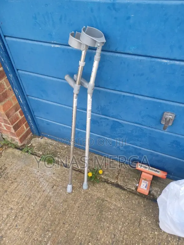 Aluminum Crutches ¶ሁለቱ ጥንድ<Cruthes>ለ2ቱ እጅ Crutches