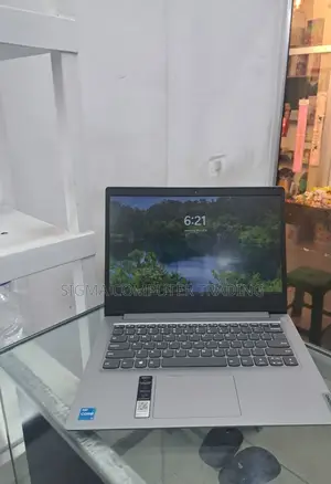 Photo - New Laptop Lenovo Ideapad 3 8GB Intel Core I3 SSD 256GB