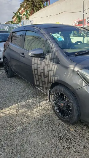 Toyota Yaris 2012 Gray