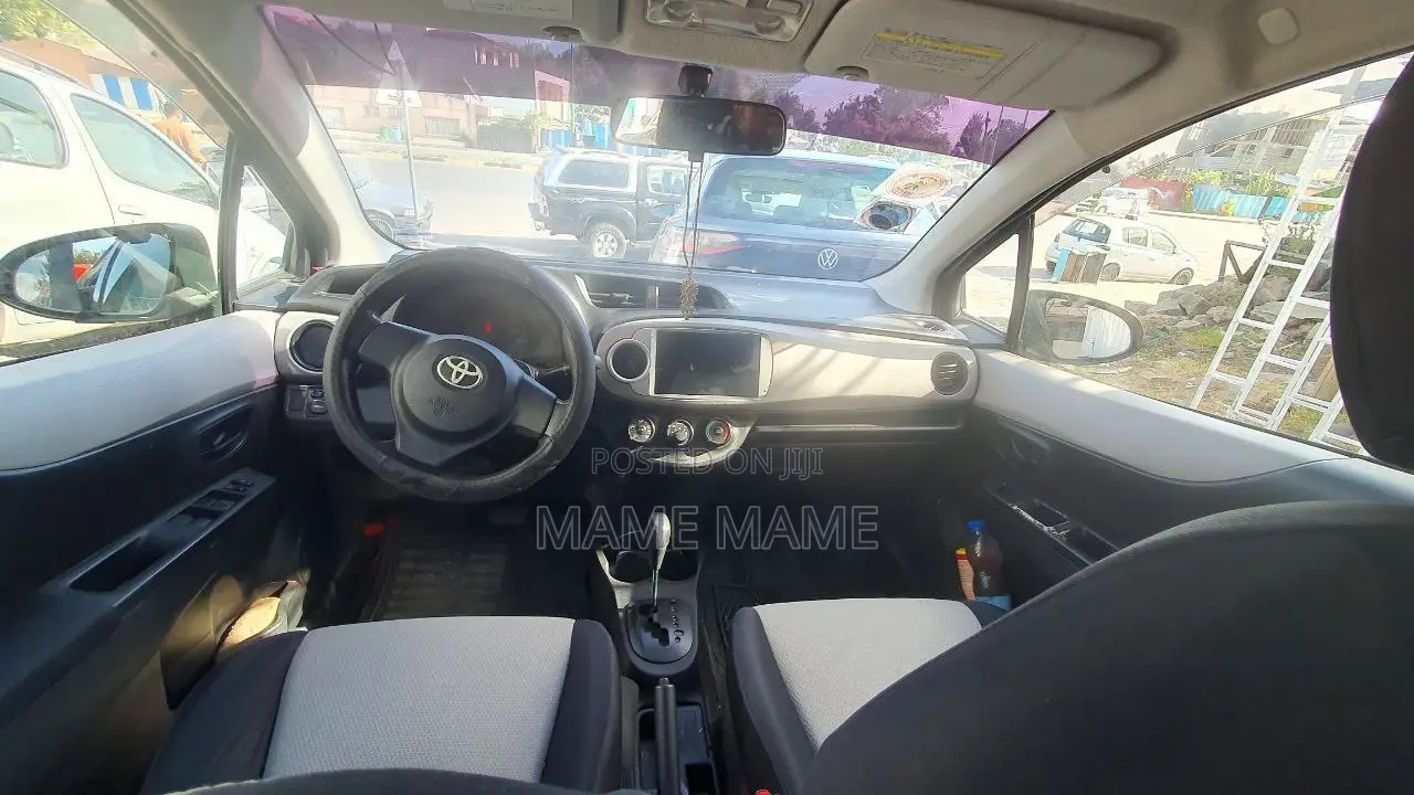 Toyota Yaris 2012 Gray