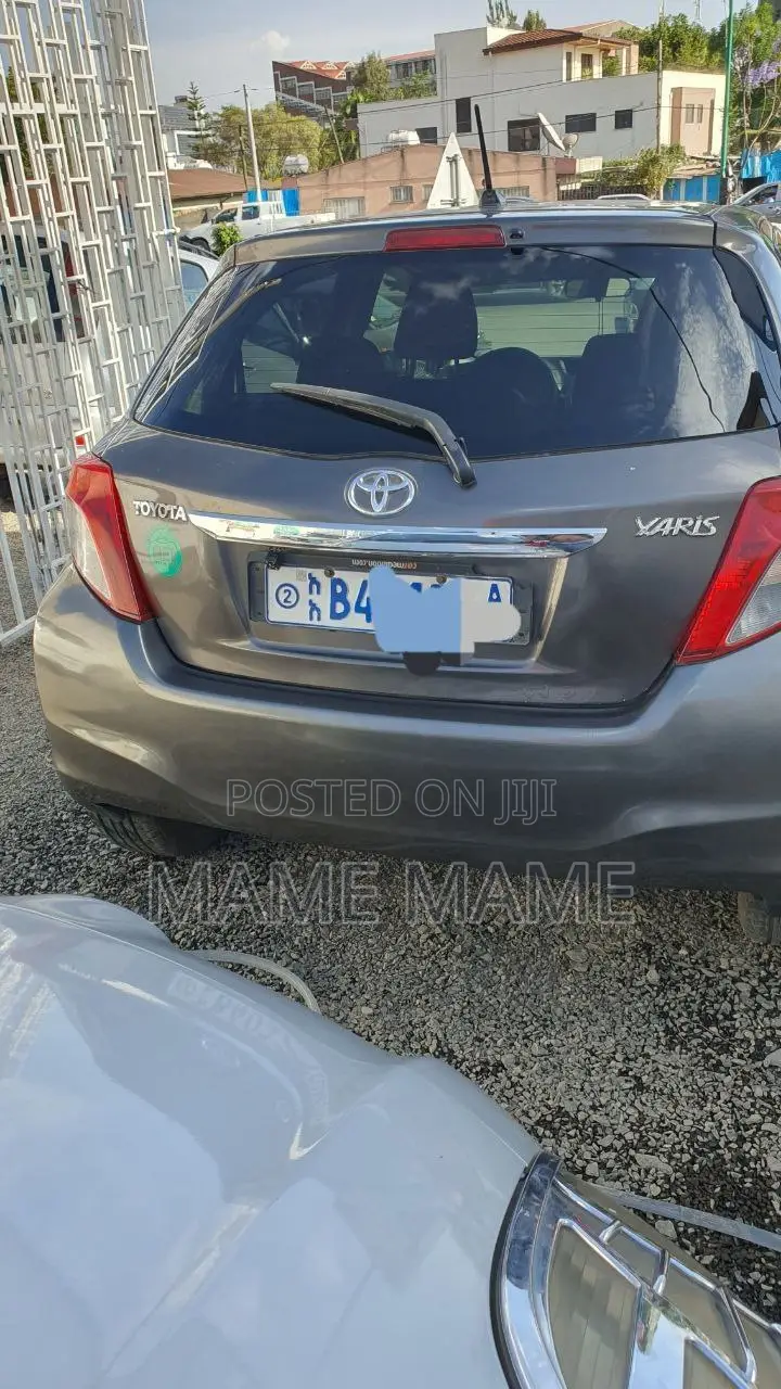 Toyota Yaris 2012 Gray