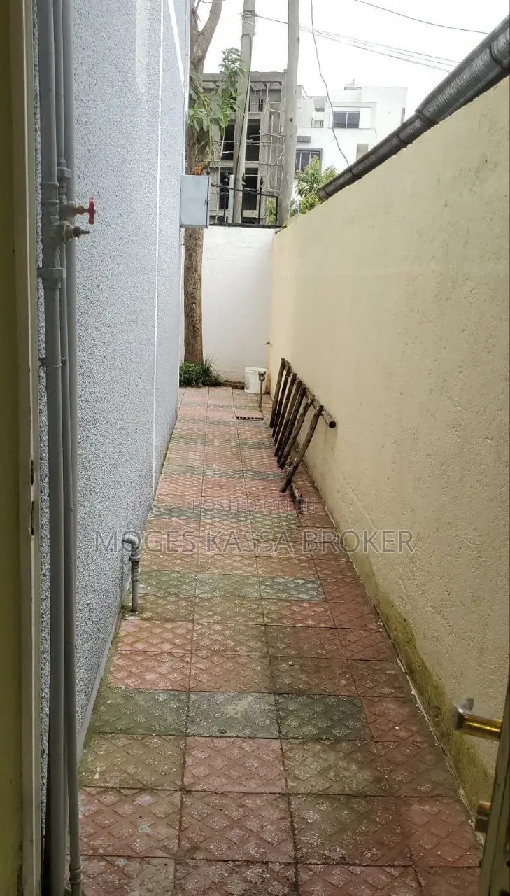 3bdrm Villa in ሰሚት አትሌቶች መንደር የሚሸጥ, Yeka for sale