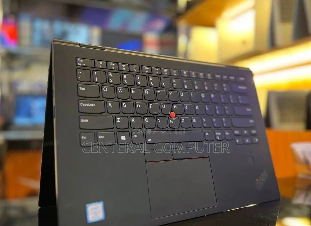 New Laptop Lenovo Yoga 710 16GB Intel Core I7 SSD 512GB