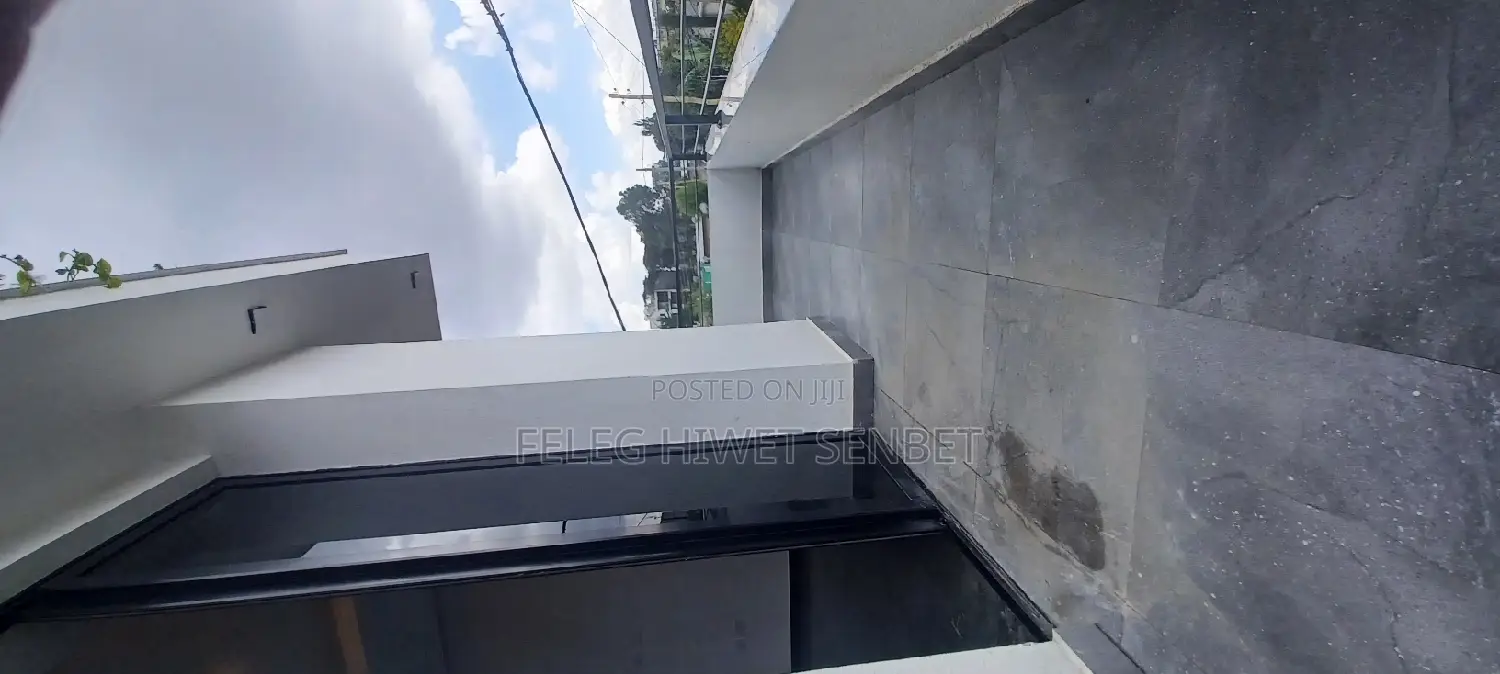 Furnished 6bdrm House in አአ, Bole for sale