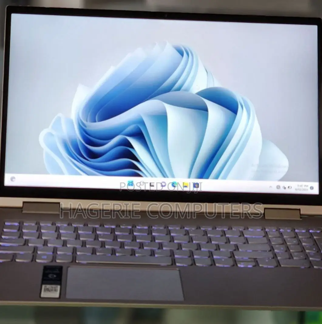 New Laptop Lenovo Yoga 710 12GB Intel Core I7 SSD 512GB