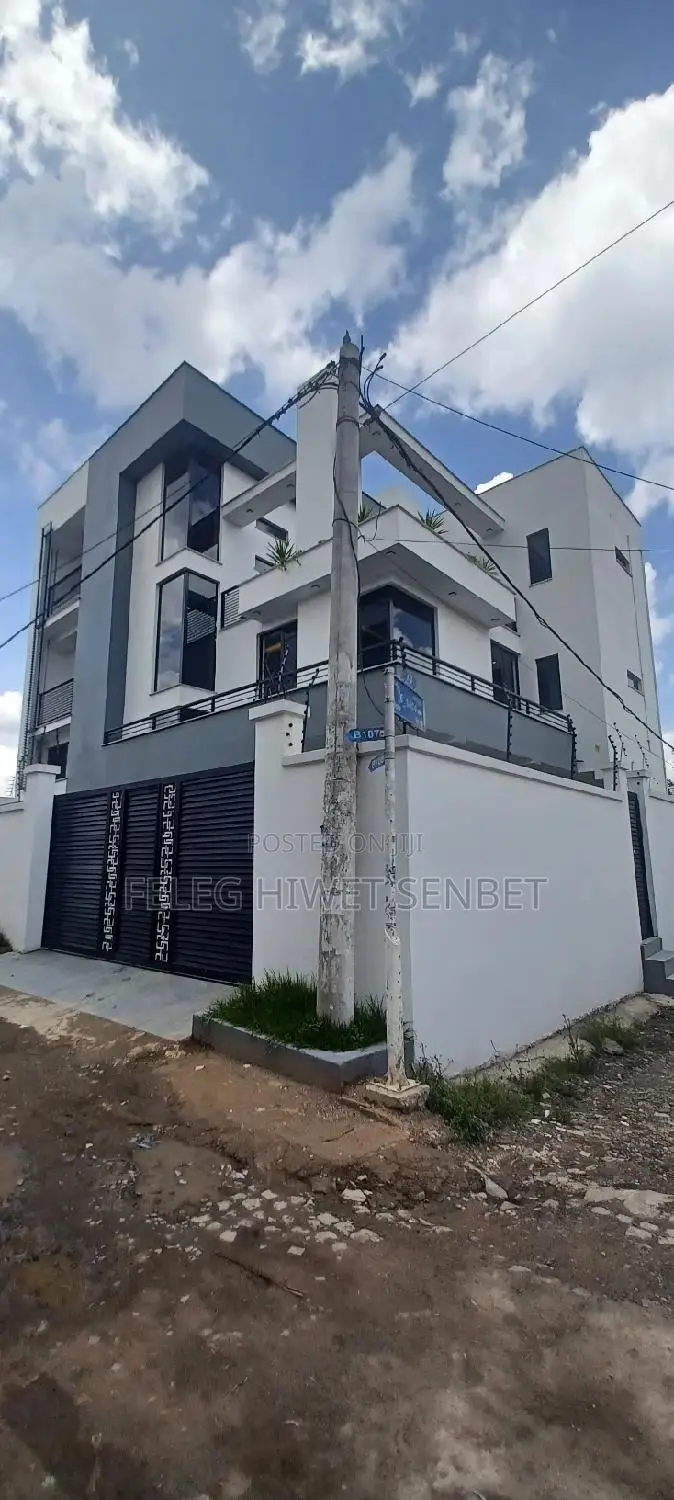 Furnished 6bdrm House in አአ, Bole for sale