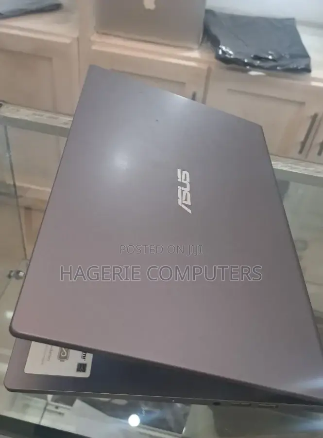 New Laptop Asus VivoBook E403NA 8GB Intel Core I3 SSD 256GB