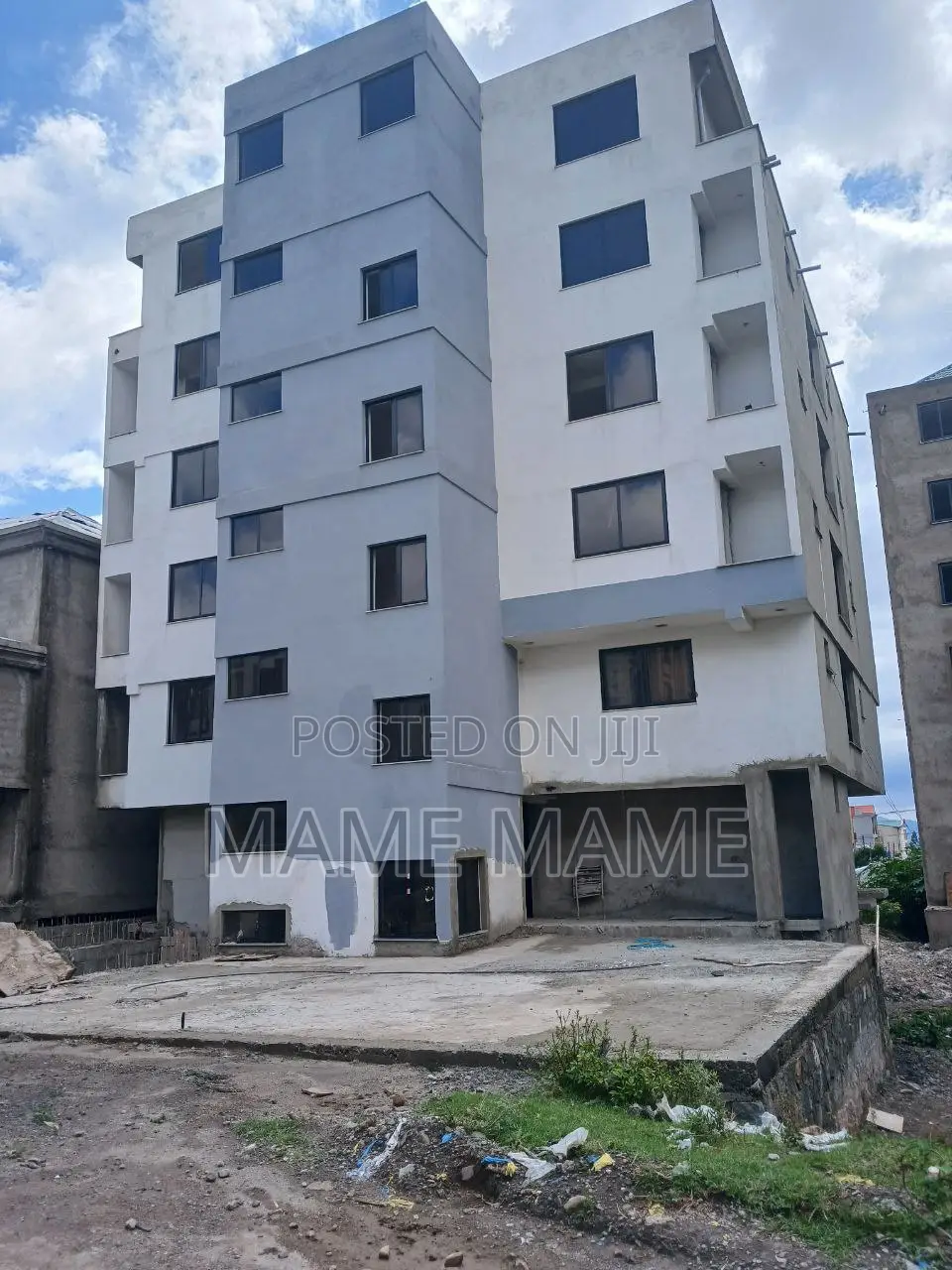 12bdrm House in Addis Abeba, Bole for sale