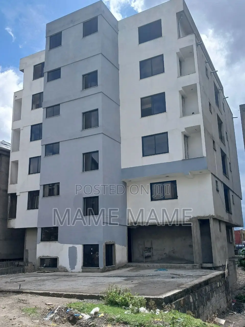 12bdrm House in Addis Abeba, Bole for sale