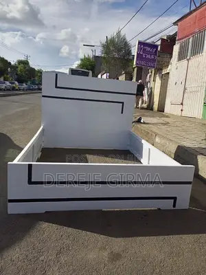 1,50cm አልጋ ከኮሜዲኖ ጋር