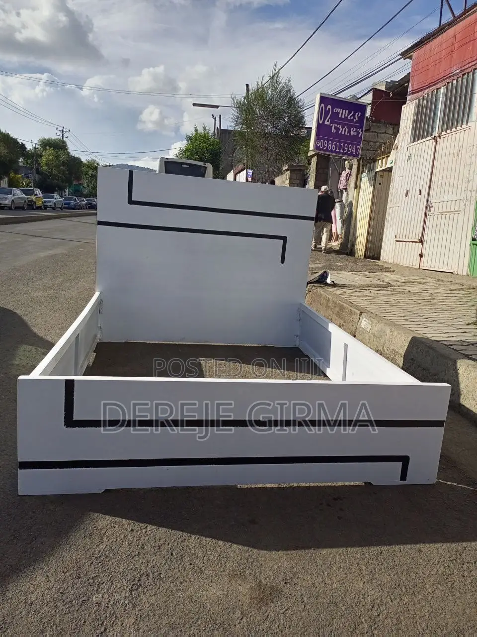 1,50cm አልጋ ከኮሜዲኖ ጋር