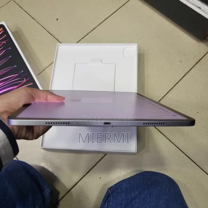 Apple iPad Pro 12.9 (2022) 256 GB Gray