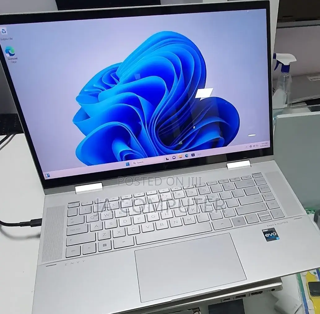 New Laptop HP Envy X360 8GB Intel Core I7 SSD 1T
