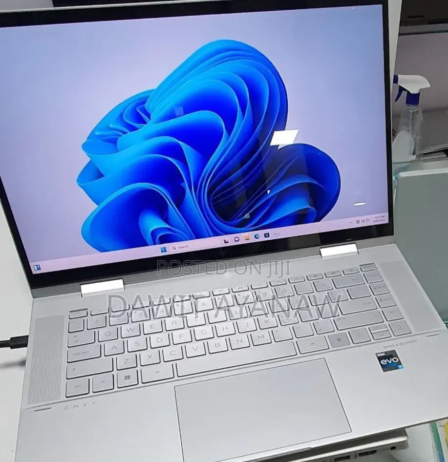 New Laptop HP Envy X360 8GB Intel Core I7 SSD 1T