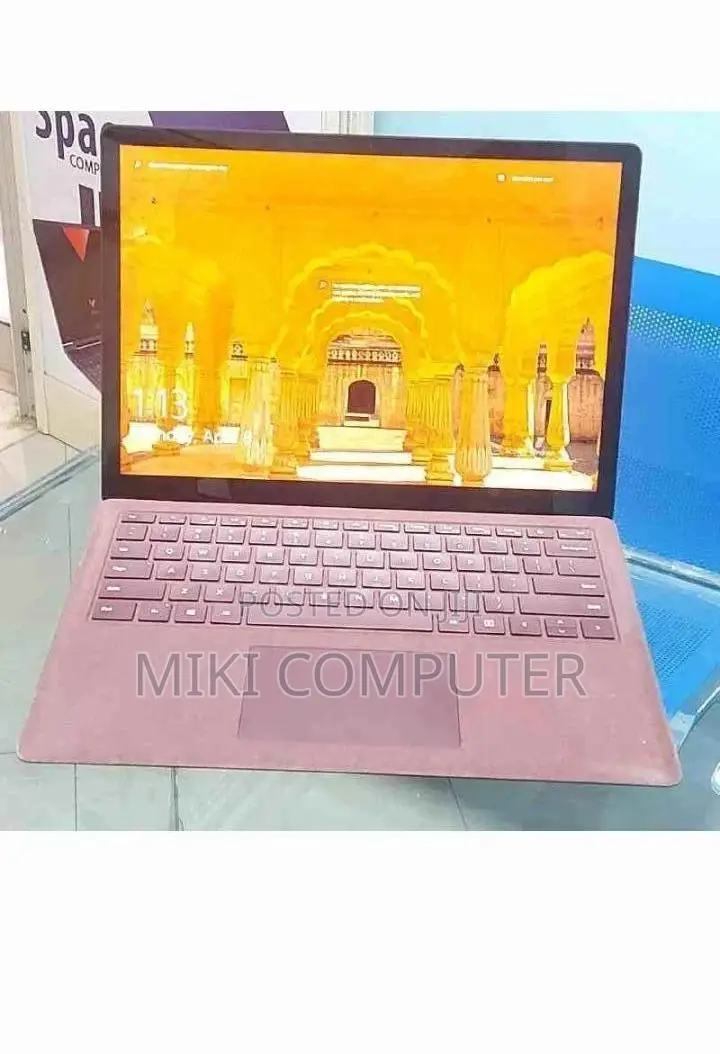 New Laptop Microsoft Surface 8GB Intel Core i5 SSD 256GB
