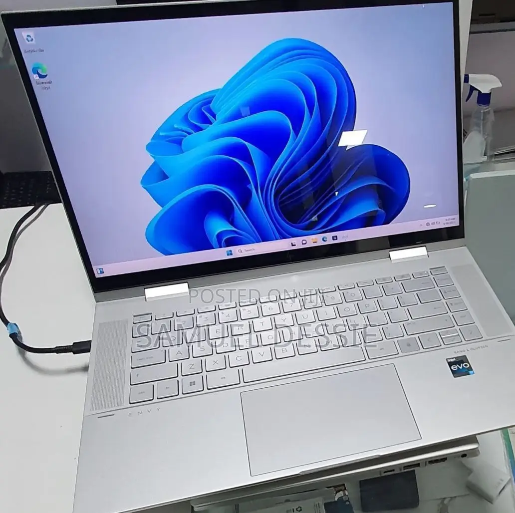 New Laptop HP Envy X360 8GB Intel Core I7 SSD 1T