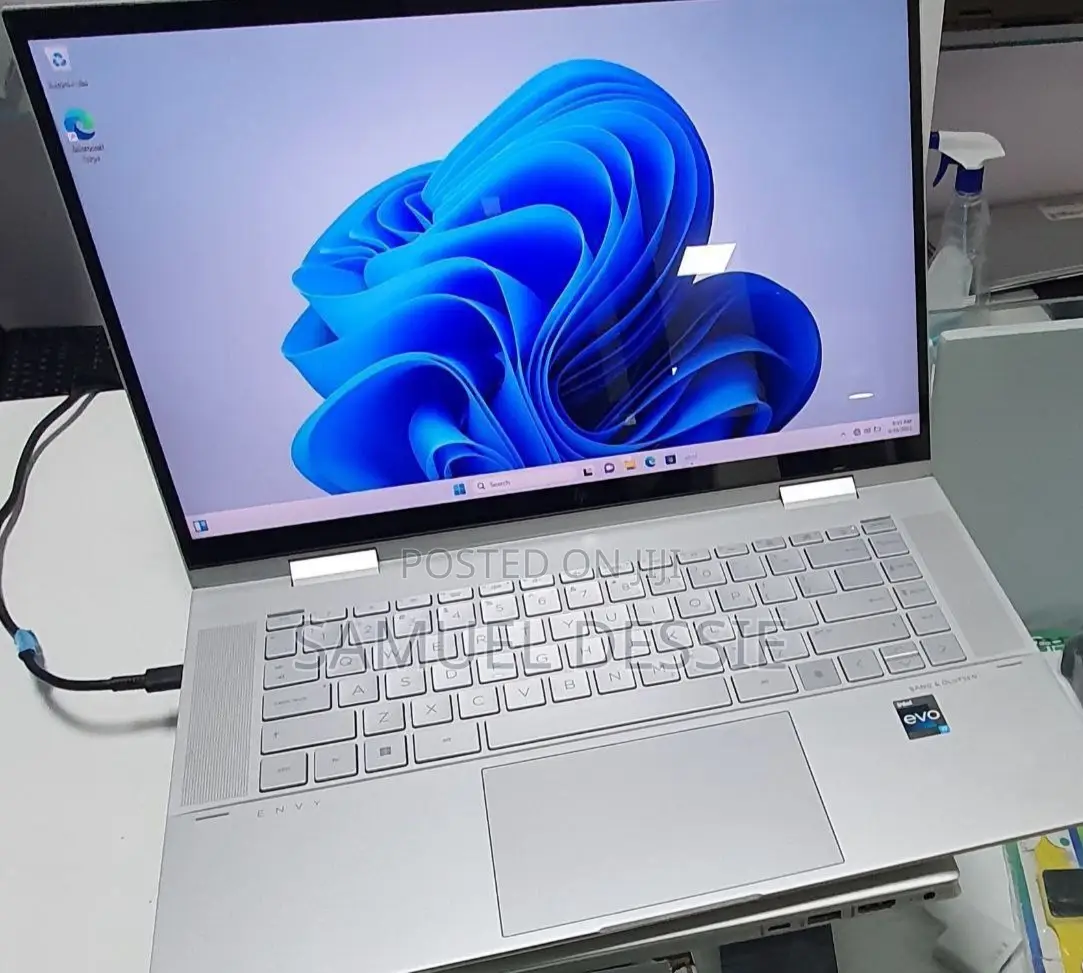 New Laptop HP Envy X360 8GB Intel Core I7 SSD 1T