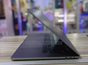 New Laptop Apple MacBook Pro 2019 16GB Intel Core I9 SSD 512GB