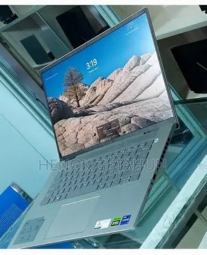 Photo - New Laptop Dell Inspiron 16 5620 16GB Intel Core I7 SSD 1T