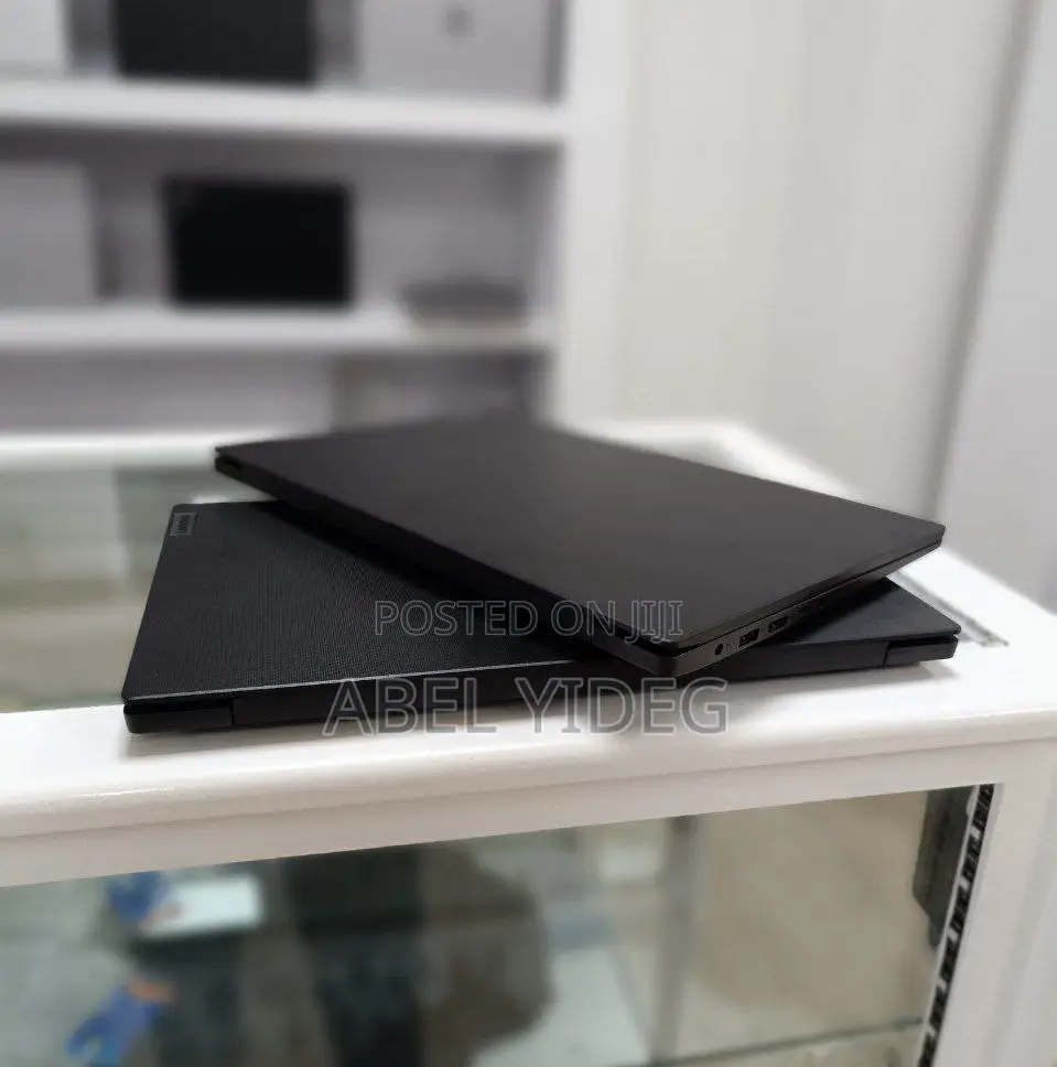 New Laptop Lenovo V15 8GB AMD Ryzen 3 SSD 256GB