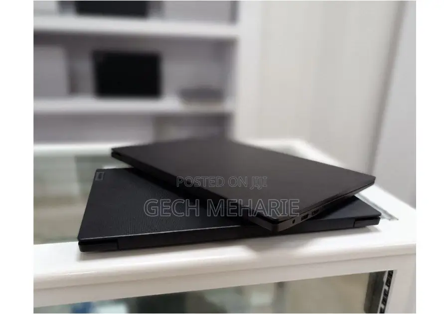 New Laptop Lenovo V15 8GB AMD Ryzen 3 SSD 256GB