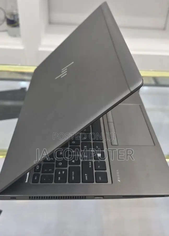 New Laptop HP ZBook Studio 16GB Intel Core I5 SSD 512GB