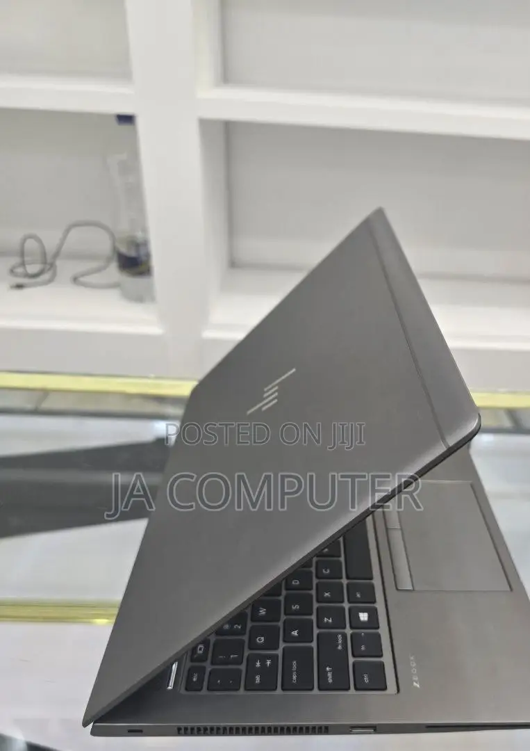 New Laptop HP ZBook Studio 16GB Intel Core I5 SSD 512GB