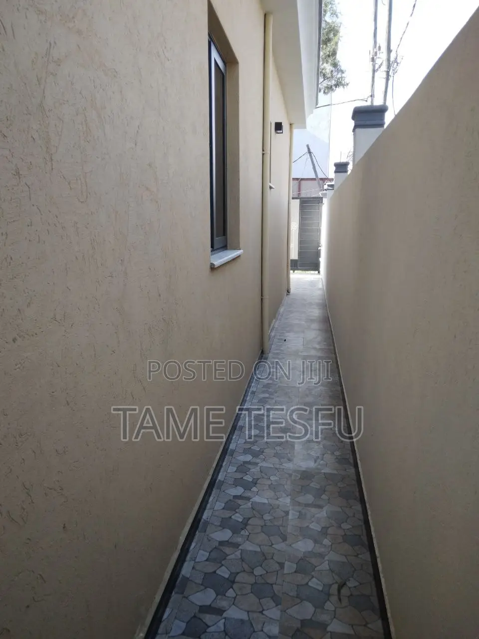 Furnished 3bdrm Villa in Summit, Bole for sale