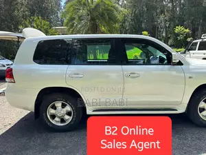 Toyota Land Cruiser 2015 White