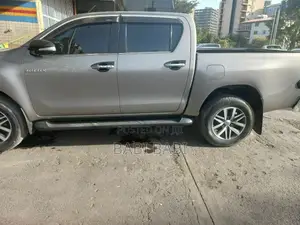 Toyota Hilux 2018 Gold