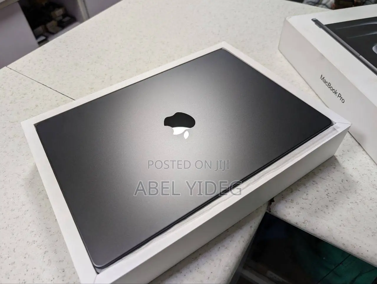 New Laptop Apple MacBook Pro 2023 M3 14-Inch 18GB Apple M3 Pro SSD 1T