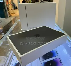 Photo - New Laptop Apple MacBook Air 2022 M2 8GB Apple M2 SSD 256GB