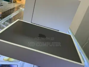 Photo - New Laptop Apple MacBook Air 2022 M2 8GB Intel Core I7 SSD 512GB