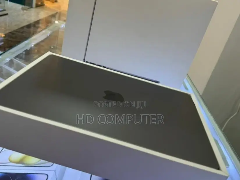 New Laptop Apple MacBook Air 2022 M2 8GB Intel Core I7 SSD 512GB