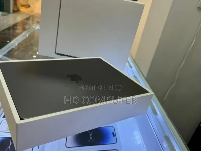 New Laptop Apple MacBook Air 2022 M2 8GB Intel Core I7 SSD 512GB