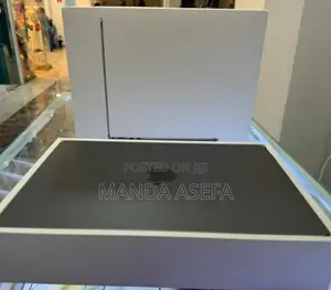 New Laptop Apple MacBook Air 2022 M2 8GB Apple M2 SSD 512GB