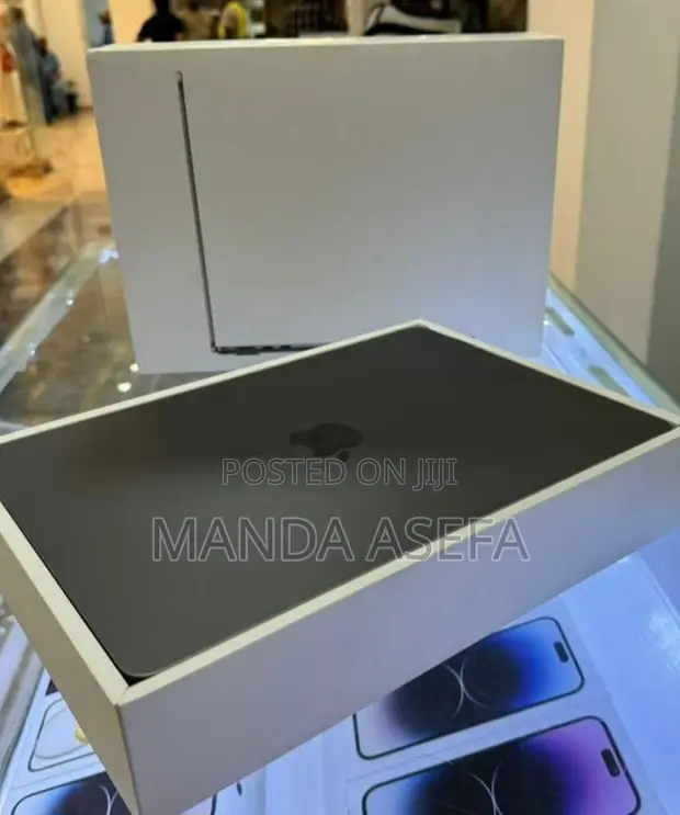 New Laptop Apple MacBook Air 2022 M2 8GB Apple M2 SSD 512GB